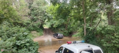 Beteisis vairuotojas spruko nuo policijos pareigūnų (video)