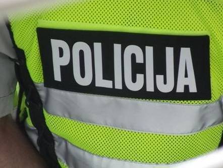 Policija automobilyje aptiko narkotinių medžiagų