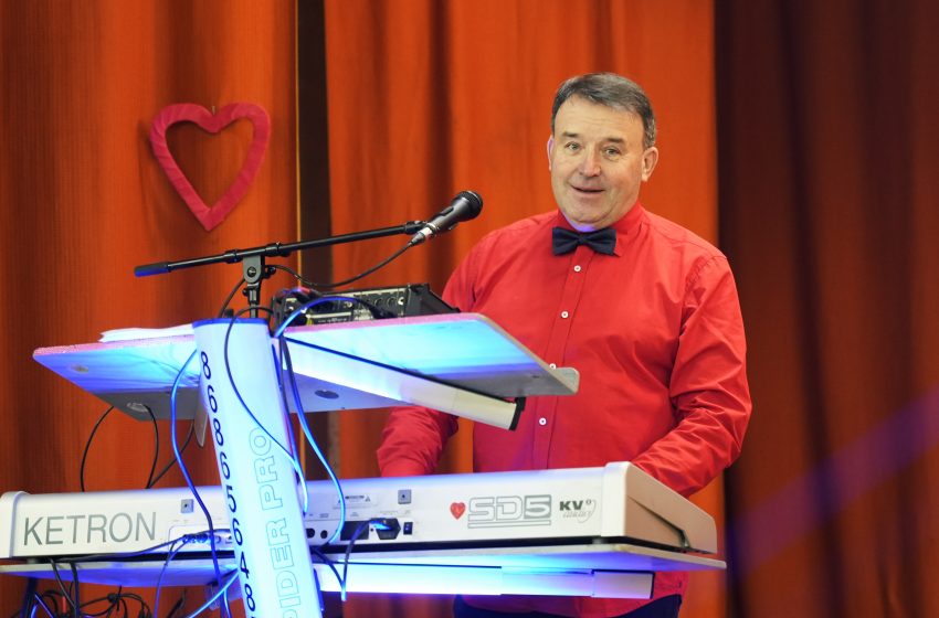 Sužydės gegužį ievos – Petras Stankevičius (video)