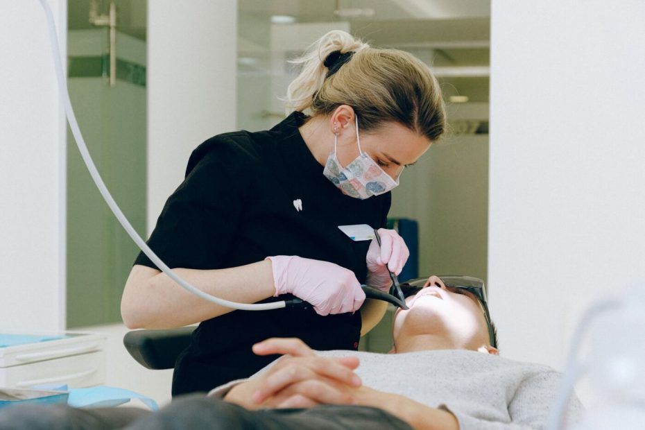 Dantų gydymas be papildomų išlaidų: kas gali gauti kompensuojamas paslaugas?