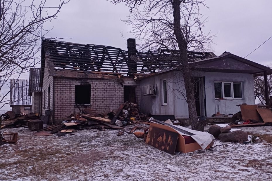 Gaisras paliko be namų: Seirijų gimnazijos abiturientas ir jo šeima prašo pagalbos