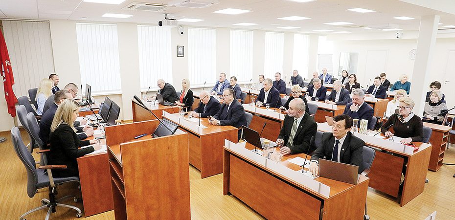 Patvirtinus biudžetą priekaištauta dėl lėšų netinkamo panaudojimo bei atsainaus darbo