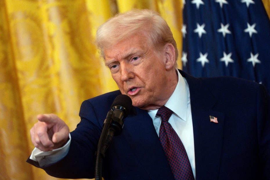D. Trumpo administracija nurodė Pentagonui mažinti karinį biudžetą