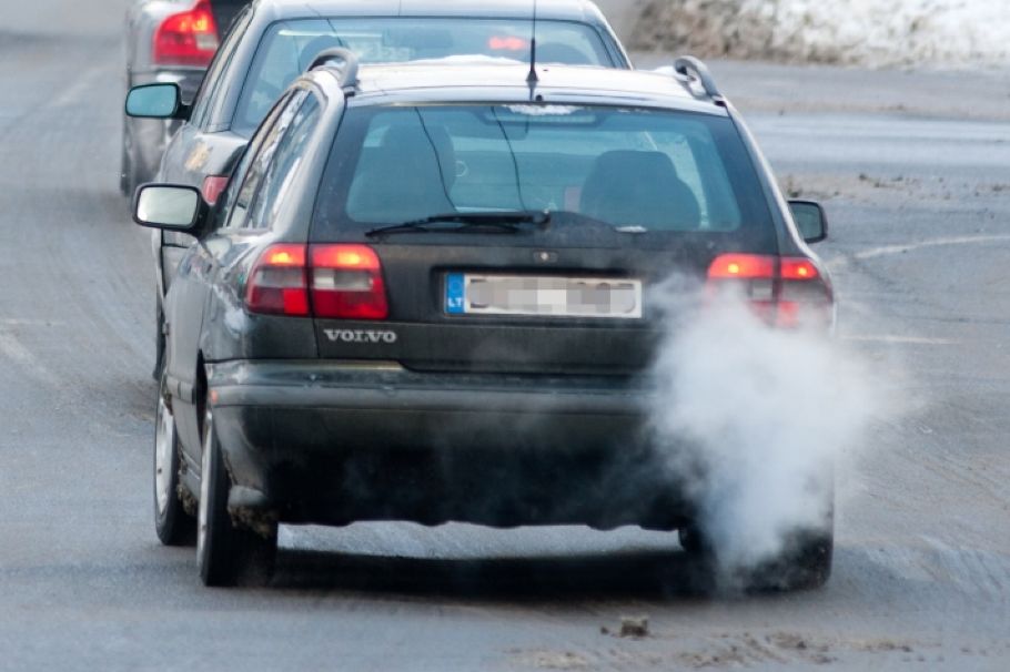 Atsisakius seno taršaus automobilio – kompensacija: renkasi ir traukinio bilietų kuponus