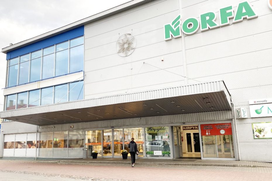 Prie „Norfos“ užsidegė šiukšliadėžė