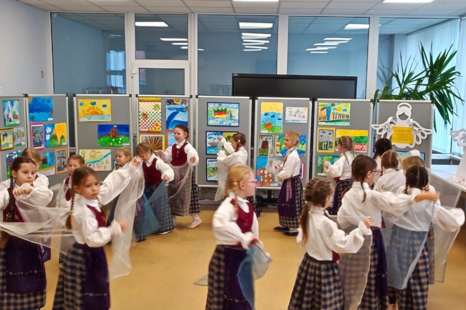 Draugystės bibliotekoje — tarptautinė paroda „Pažinkime Lietuvą lydimi M. K. Čiurlionio kūrybos”
