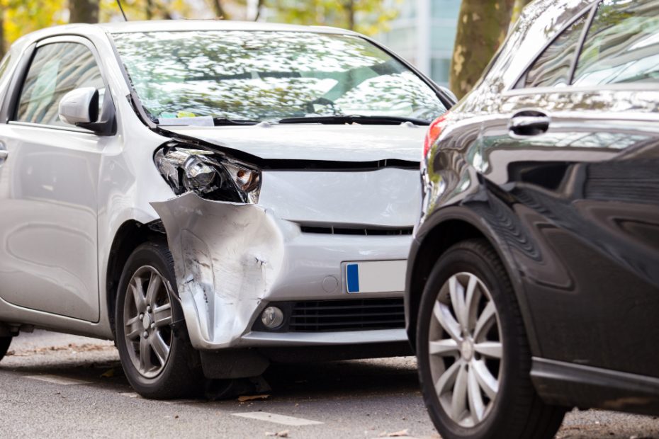 Siekdamas išvengti avarijos karys susidūrė su „Audi“