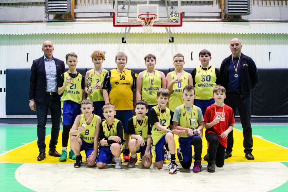 Plungėje surengtas jaunuosius krepšininkus subūręs turnyras Lietuvos valstybės atkūrimo dienai paminėti