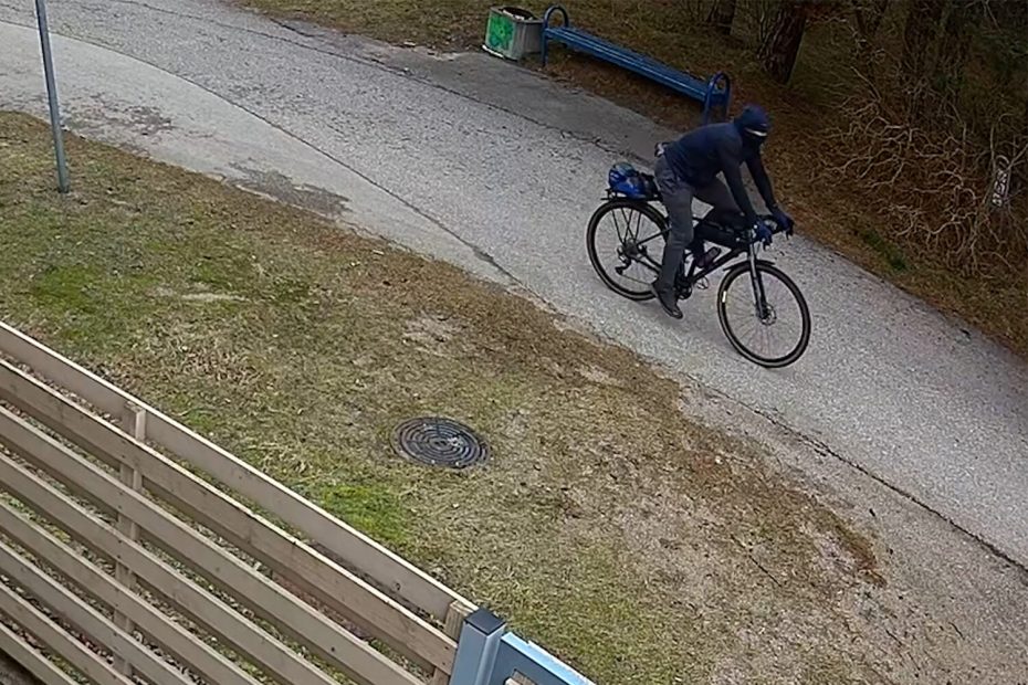 Policija prašo padėti atpažinti asmenį