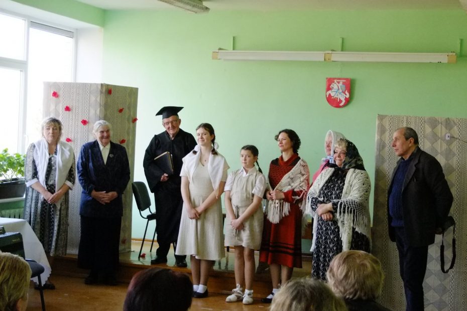 Kavarskiečiai aktoriai-mėgėjai viešėjo Kurkliuose