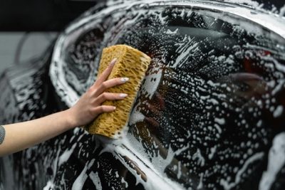 Automobilių priežiūros priemonės pagal metų laikus – kokios būtinos vasarą