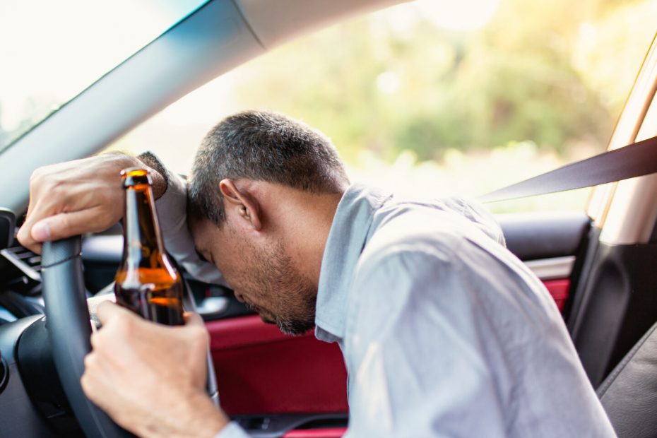 Avarijos metu apvirtus automobiliui