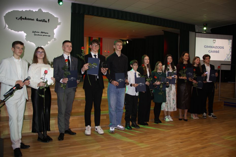 M. Šimelionio gimnazijoje įteikti „Gimnazijos garbės“ apdovanojimai