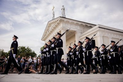 Šauktinių savanorių daugėja