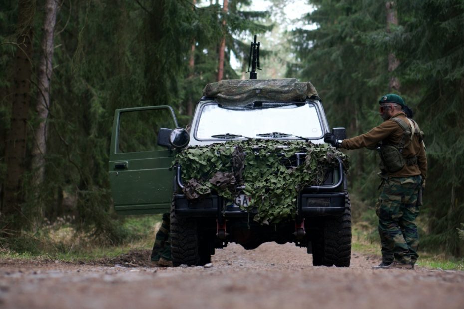 Kairių poligone netikėtai susidūrė du kariuomenės automobiliai