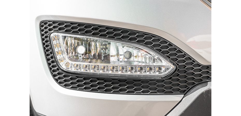 Kaip LED dienos žibintai keičia automobilio išvaizdą ir matomumą keliuose?