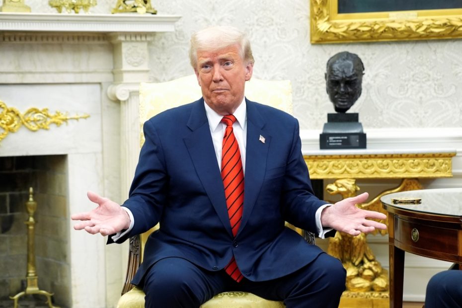 D. Trumpas pareiškė pasirašantis įsakymą įvesti abipusius muitus visam pasauliui