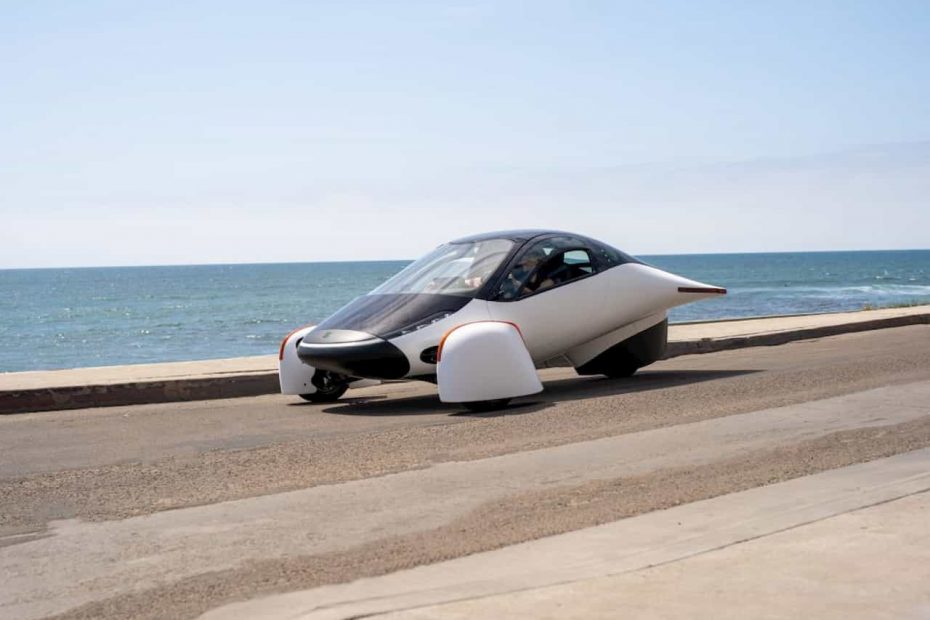 Proveržis: Saulės energija varomas „Aptera“ automobilis stebina savo progresyvumu