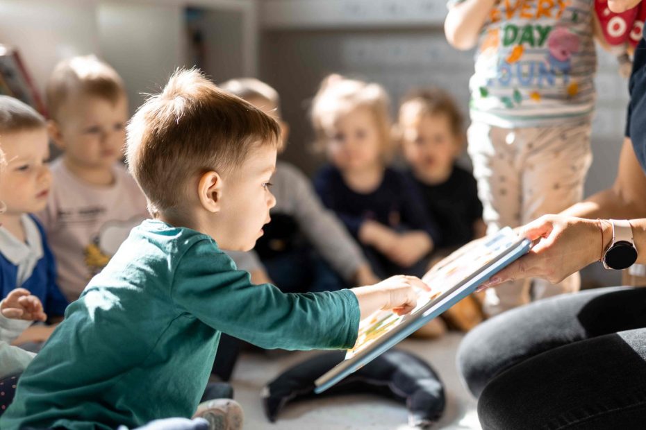 Kelionė į knygų pasaulį: kaip užauginti smalsų ir mąstantį skaitytoją