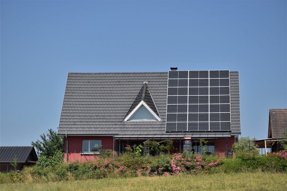 Saulės elektrinės namams ir verslui: kaip pasiruošti sprendimui