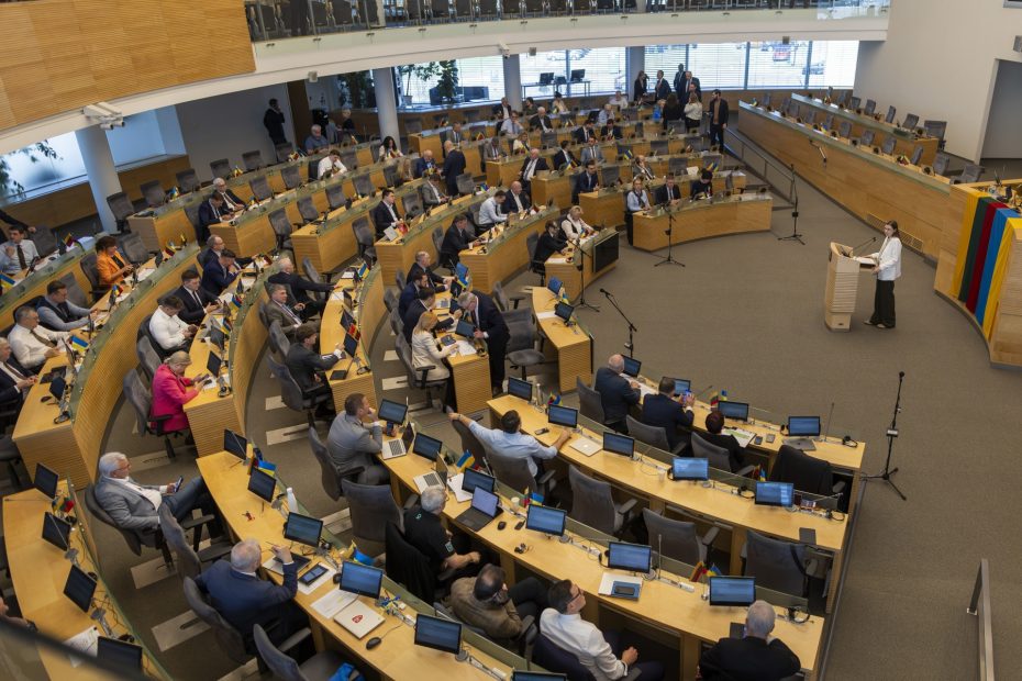 Seimas vėl bandys svarstyti siūlymą švelninti atsakomybę „čekiukų“ bylose