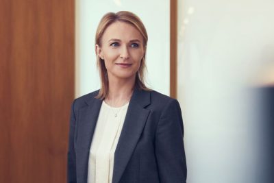 Trys būdai atpažinti sukčių kitame ragelio gale: prašo grynų pinigų ir mokėjimo kortelės