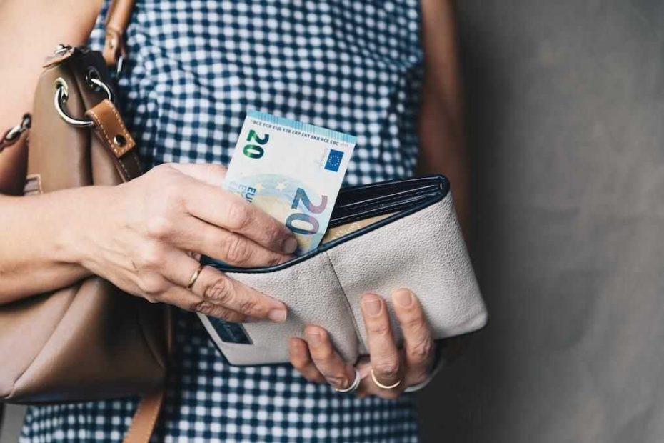Tyrimas: kuo Lietuvos gyventojai pakeistų II pensijų pakopą – indėliais