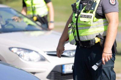 Klaipėdoje jaunuoliai pagrobė mikroautobusą ir juo įvažiavo į griovį