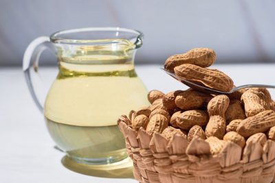 Žemės riešutų aliejus – ne tik kepimui. Kuo dar naudingas šis aliejus ir kaip išsirinkti tikrai kokybišką?