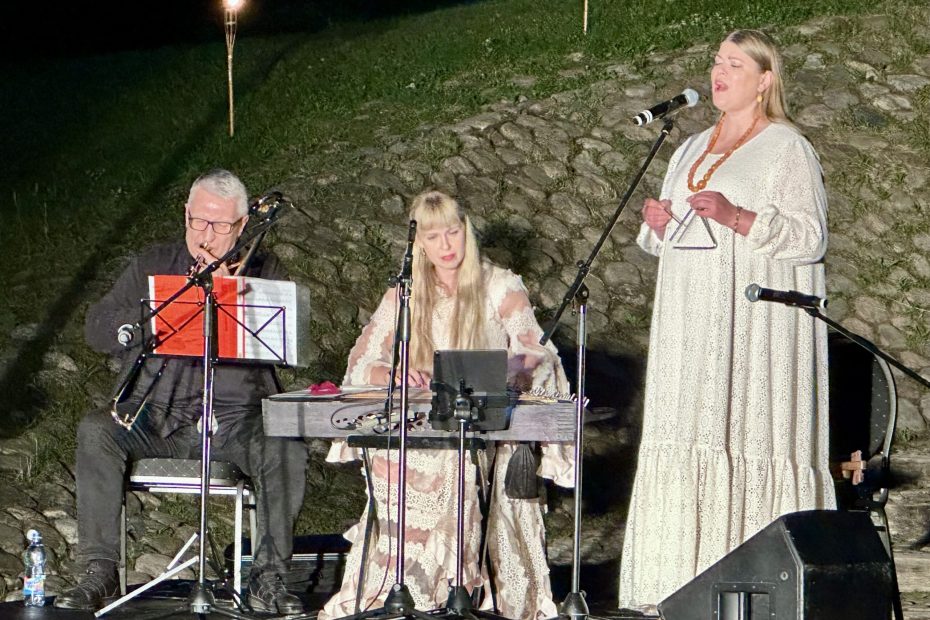 Tradiciškai Anykščių šilelyje pagerbti Steponas Darius ir Stasys Girėnas
