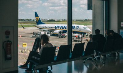 Ryanair didina nemokamos rankinio bagažo dydį – naujos taisyklės jau netrukus!
