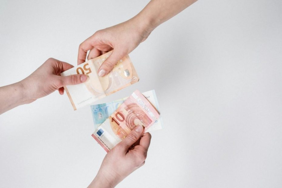 Pirmasis atlyginimas: ką turi žinoti tėvai ir jaunuoliai?