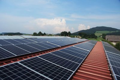 Norintiems įsirengti saulės elektrines – puiki proga: papildomai skyrė paramą