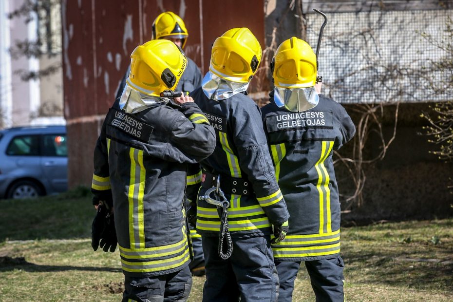 Pajutę degėsių kvapą ant kojų sukėlė visas tarnybas