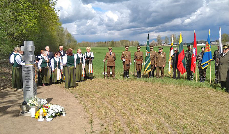 Partizanų auka įamžinta atminimo ženkluose