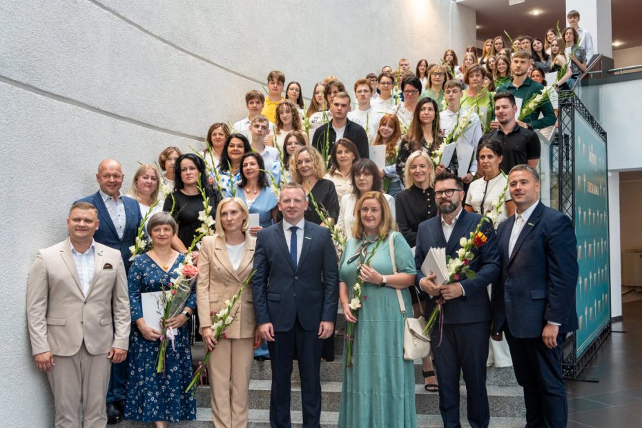 Marijampolė pagerbė gabiausius abiturientus ir jų mokytojus