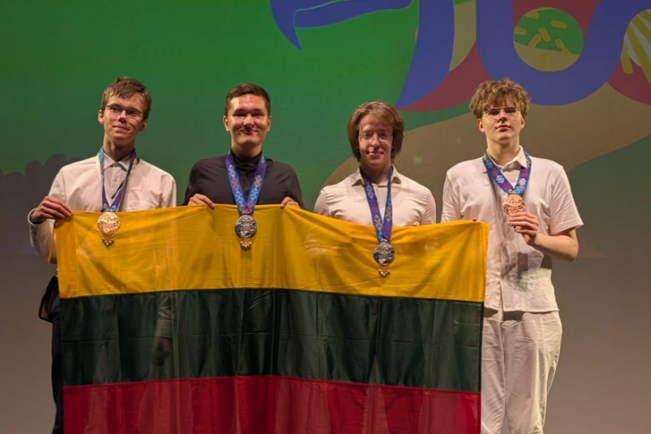 Varėniškis Artūras Makselis tarptautinėje biologijos olimpiadoje iškovojo bronzos medalį