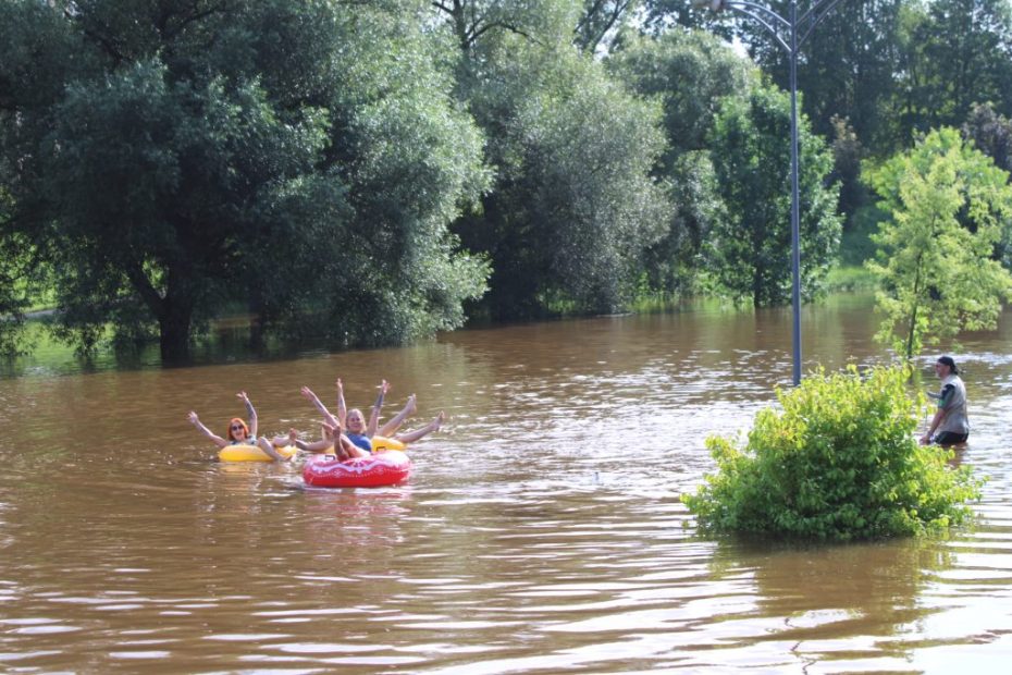 Ežeru virtęs parkas uteniškiams tapo pramogų vieta