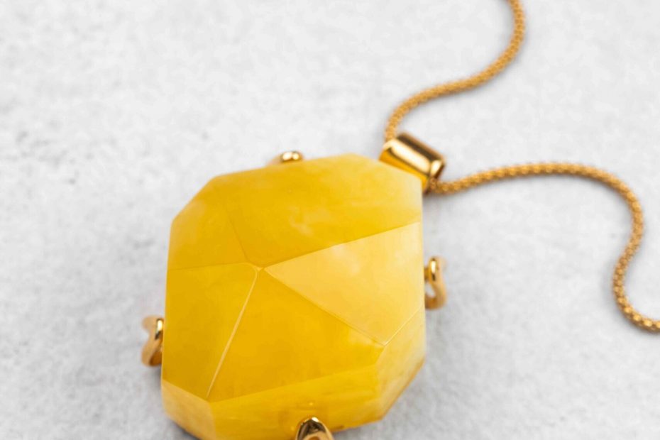 Gintaro papuošalai – ryšys su tėvyne lietuviams užsienyje