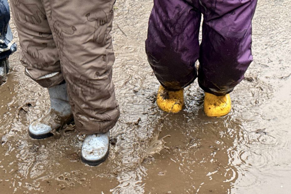 Vaikams lietus – ne ribojimas