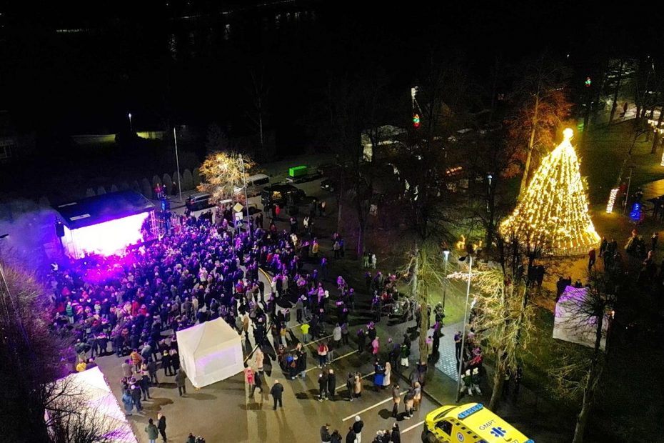 Daugų Kalėdų eglutės įžiebimo šventė 2025 12 05 (foto+video)