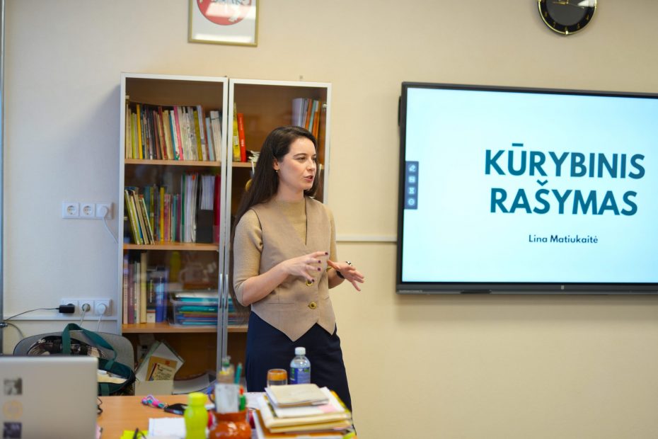 „Rašytojai – arčiau mūsų“: baigiamasis projekto renginys Daugų bibliotekoje su rašytoja Lina Matiukaite