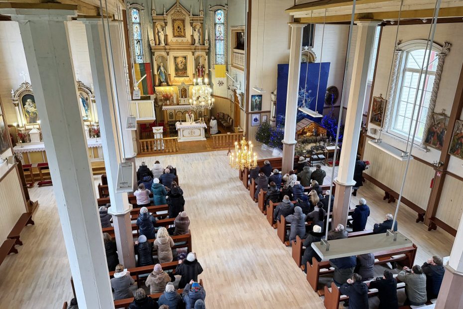 Šv. Kalėdų giesmė Aukštadvario bažnyčioje (video+foto)