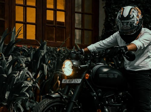 Ką renkasi Lietuvos motociklininkai: odinė ar tekstilinė apranga?