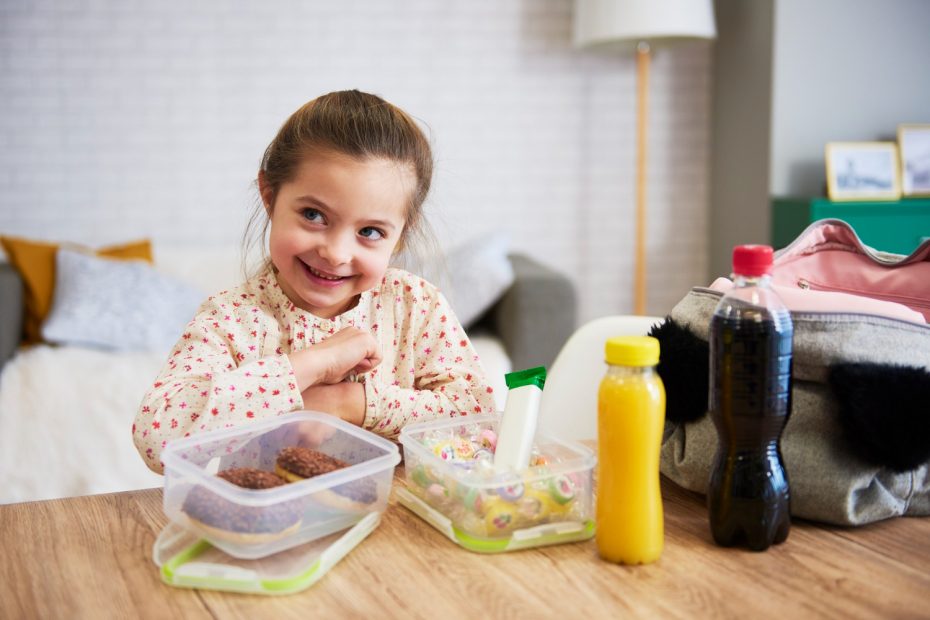 Vaikystė nanoplastiko pasaulyje – milijardai dalelių plastikiniuose induose